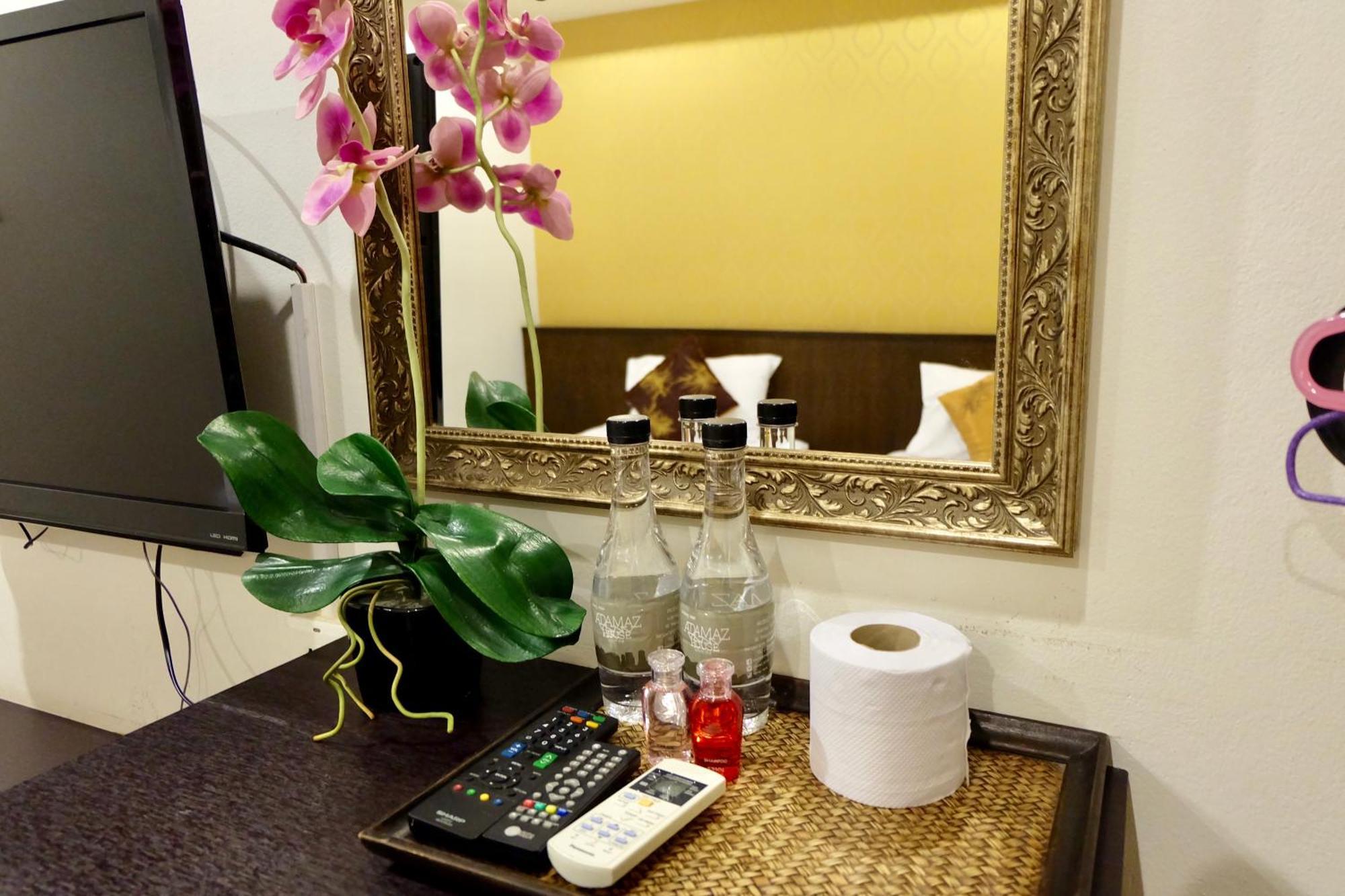 Adamaz House Hotel Bangkok Bagian luar foto