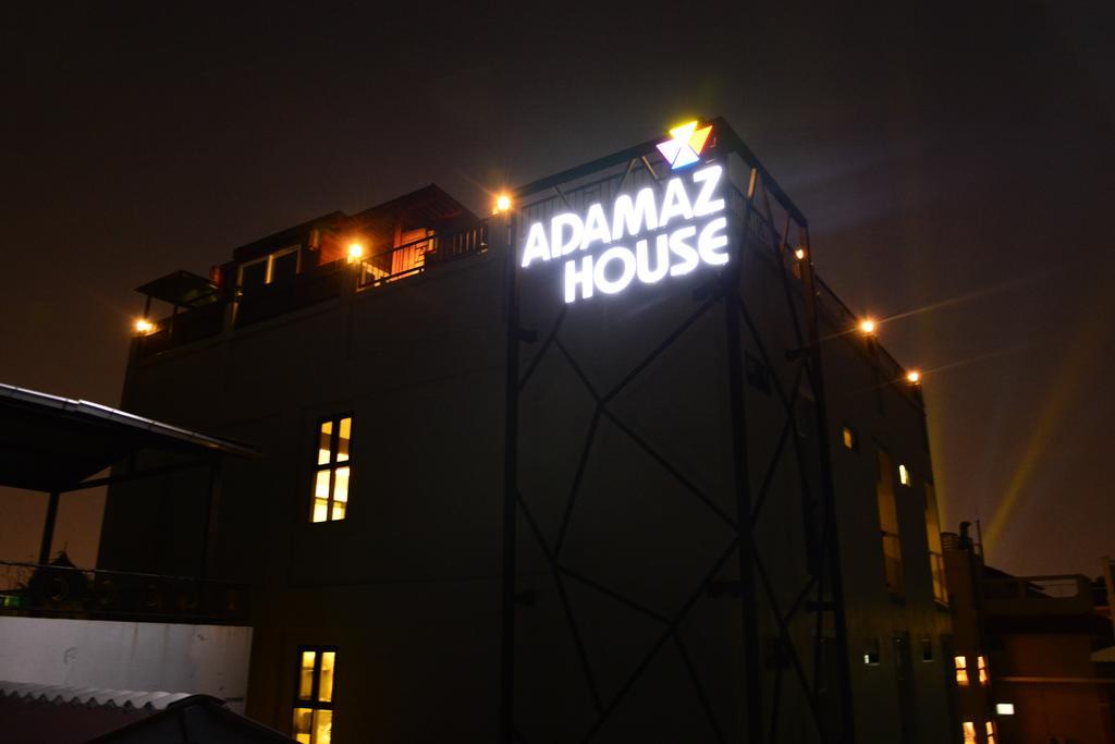 Adamaz House Hotel Bangkok Bagian luar foto