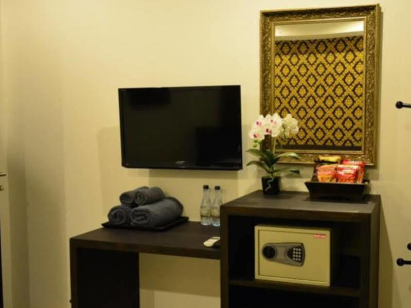 Adamaz House Hotel Bangkok Bagian luar foto
